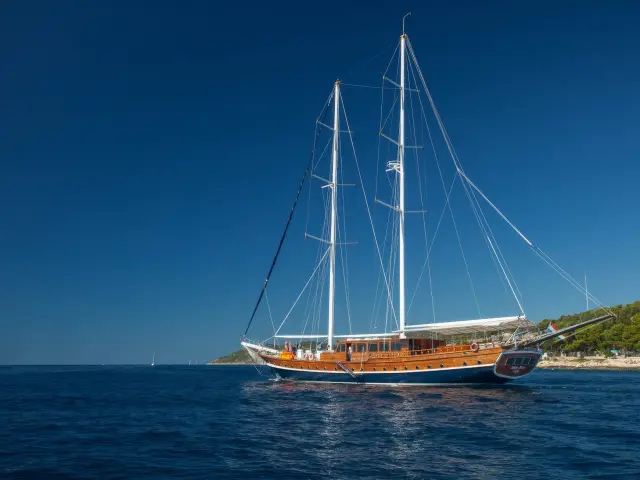 Yacht Stella Maris side view