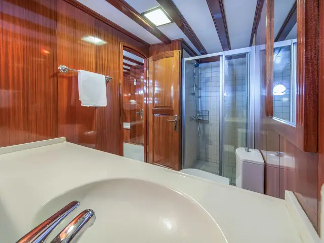Yacht Stella Maris cabin bathroom