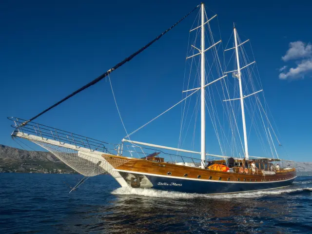 Yacht Stella Maris side view