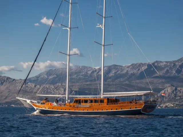 Yacht Stella Maris side profile