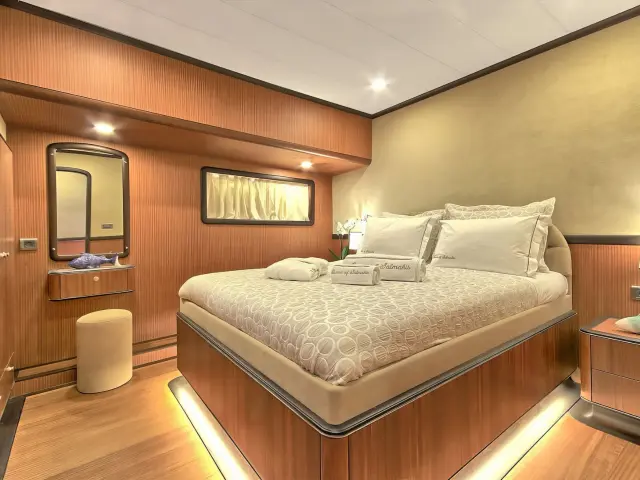Yacht Queen of Salmakis cabin