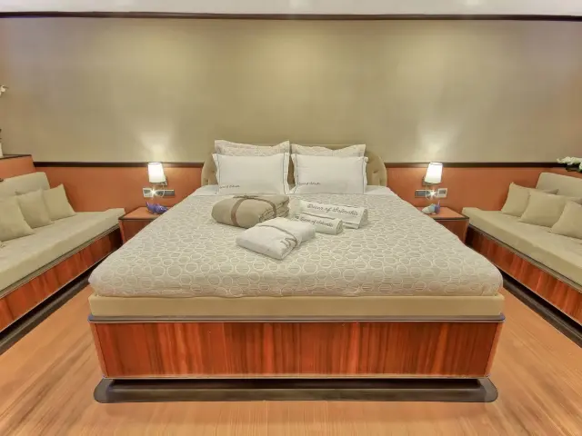 Yacht Queen of Salmakis cabin bed