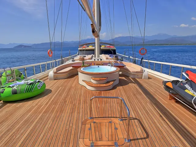 Yacht Queen of Salmakis deck