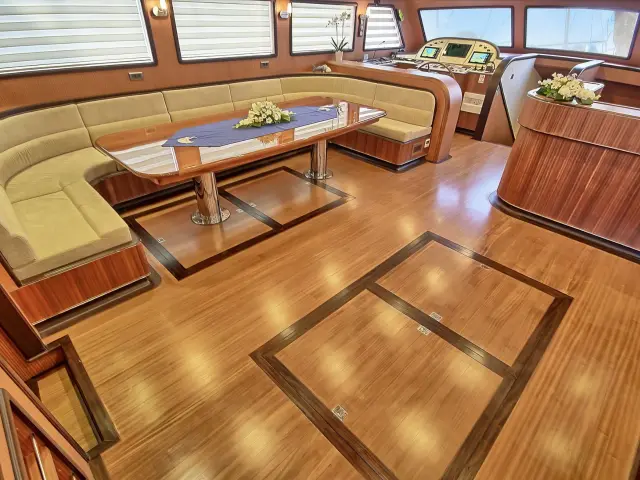 Yacht Queen of Salmakis saloon