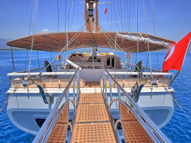 Yacht Queen of Salmakis back view