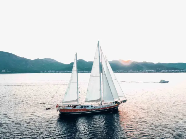 Yacht La Bella Vita sailing