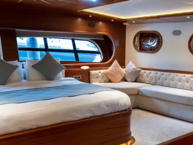Yacht La Bella Vita cabin