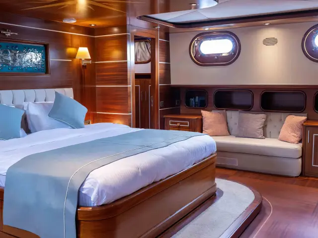 Yacht La Bella Vita cabin