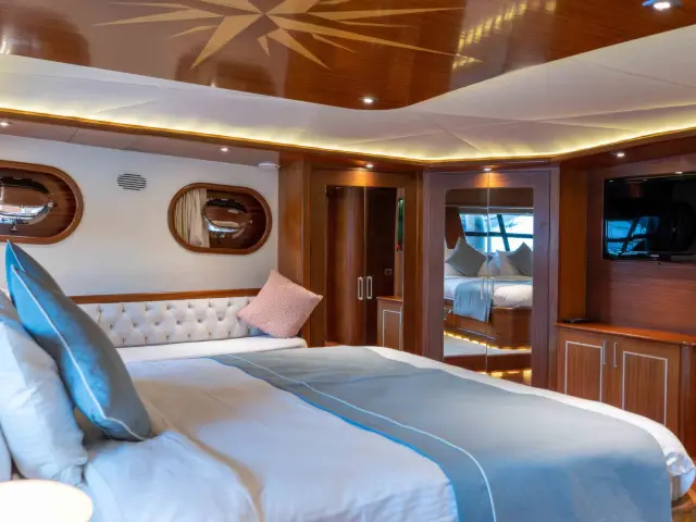 Yacht La Bella Vita cabin