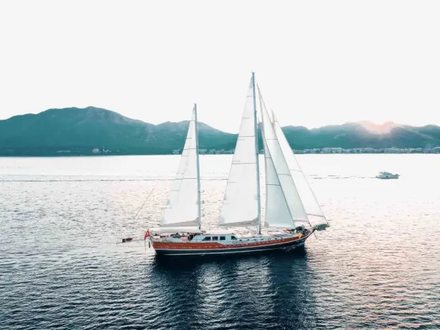 Yacht La Bella Vita sailing