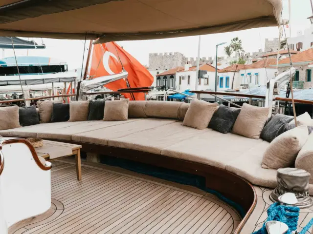 Yacht La Bella Vita aft