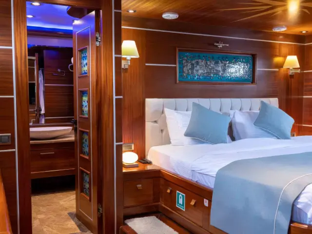 Yacht La Bella Vita cabin