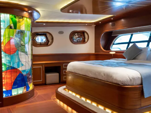 Yacht La Bella Vita cabin