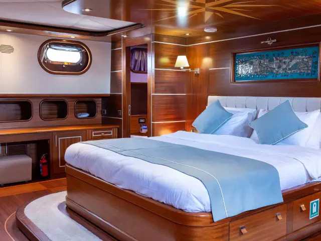 Yacht La Bella Vita cabin