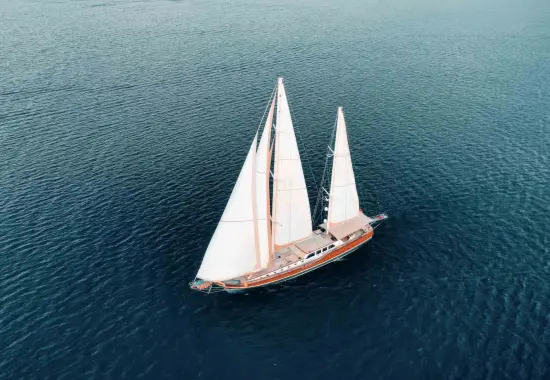 Yacht La Bella Vita sailing