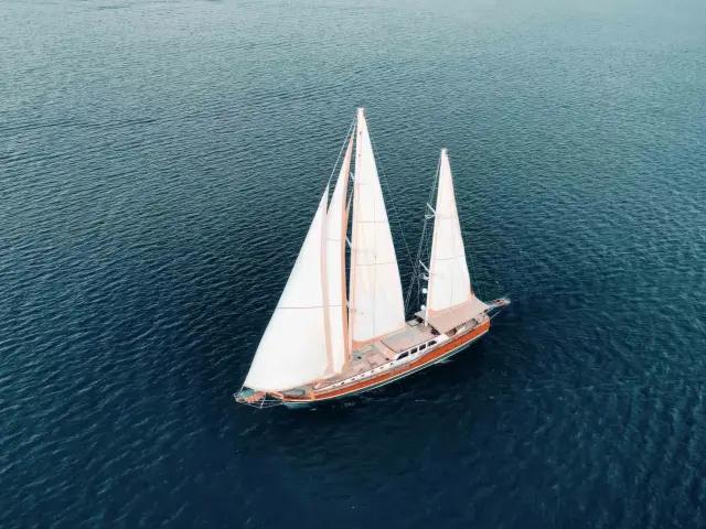 Yacht La Bella Vita sailing