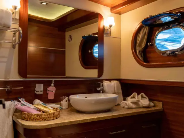 Yacht La Bella Vita cabin