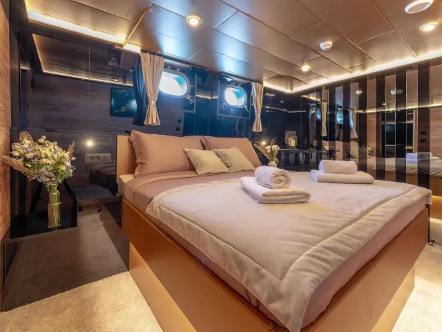 Yacht Santa Clara cabin