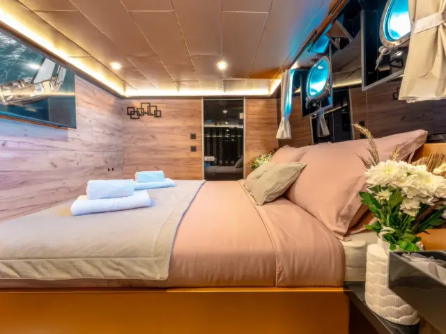 Yacht Santa Clara cabin