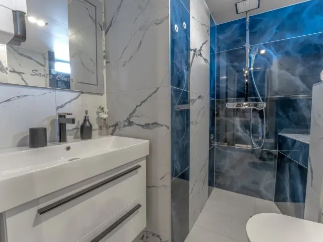 Yacht Santa Clara cabin bathroom