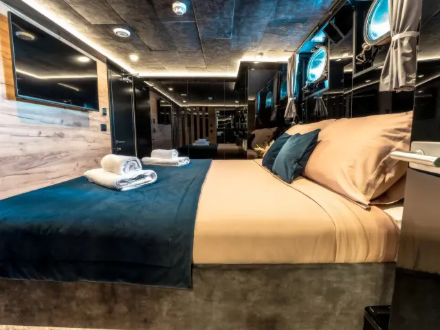 Yacht Santa Clara cabin