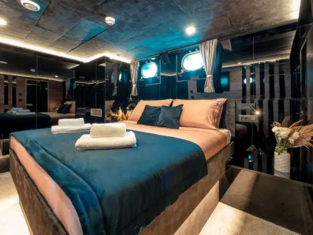 Yacht Santa Clara cabin