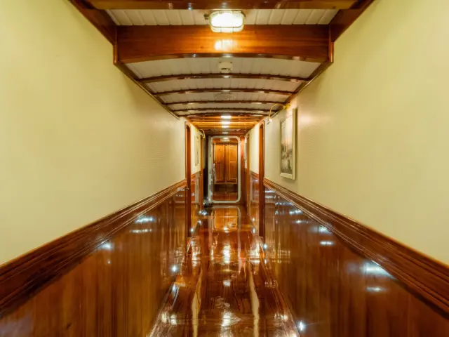 Yacht Admiral hallway