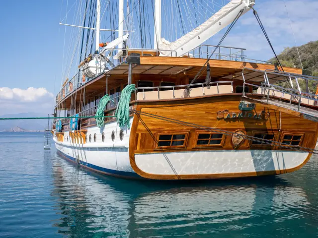 Yacht Admiral back view