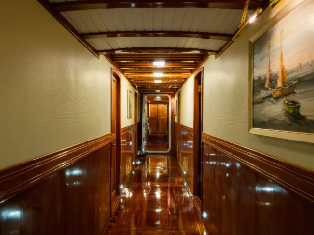 Yacht Admiral hallway