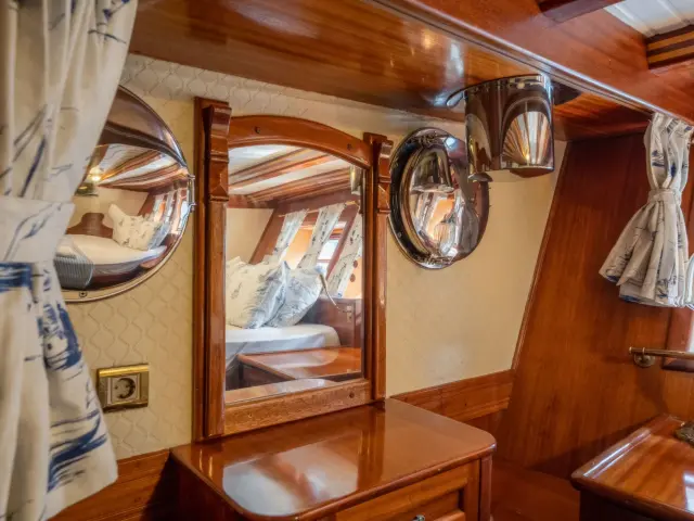 Yacht Admiral cabin