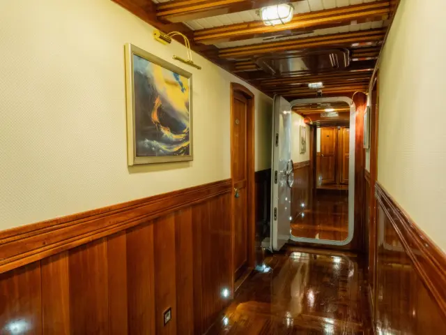 Yacht Admiral hallway