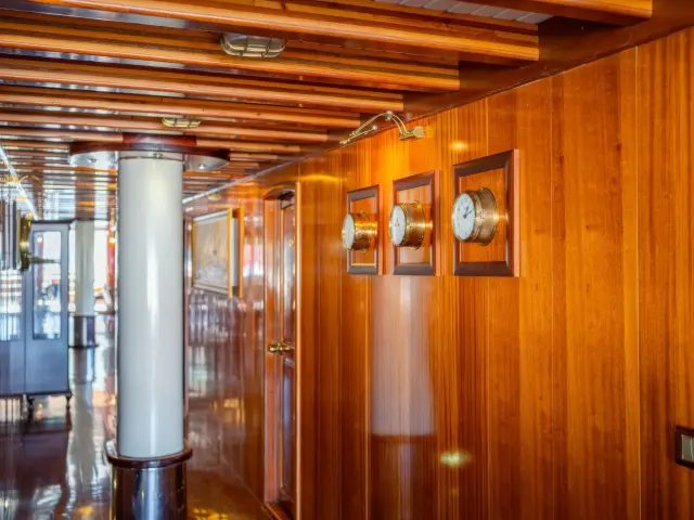 Yacht Admiral hallway