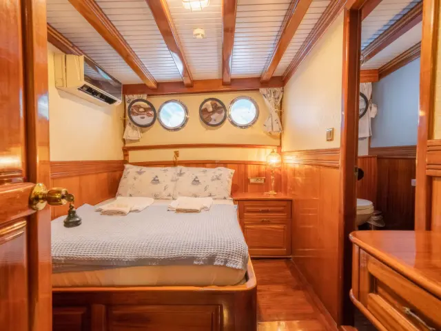 Yacht Admiral cabin