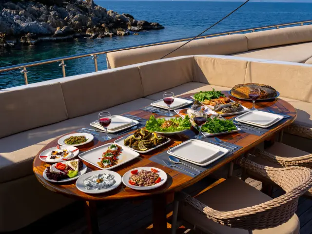 Yacht Admiral dining table