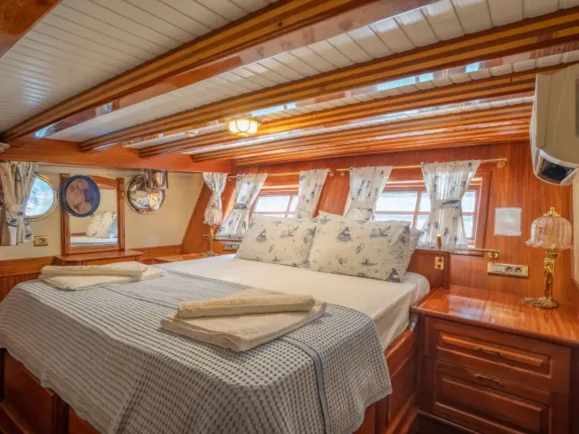 Yacht Admiral cabin