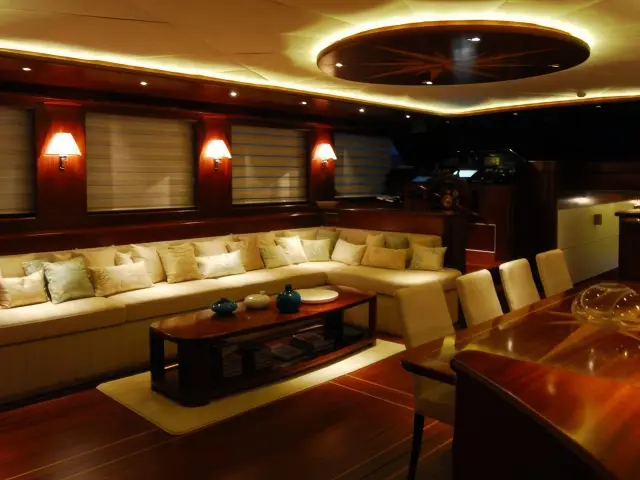 Yacht Carpe Diem V saloon
