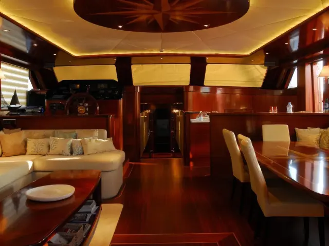 Yacht Carpe Diem V saloon