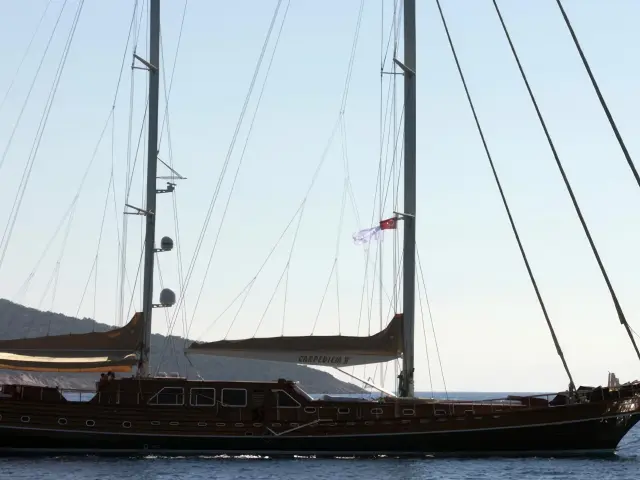 Yacht Carpe Diem V side view