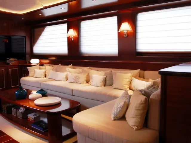 Yacht Carpe Diem V saloon