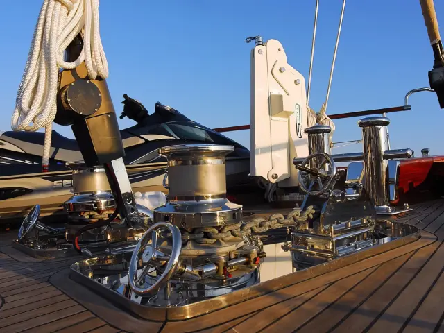 Yacht Carpe Diem V deck