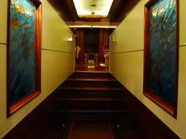 Yacht Carpe Diem V hallway