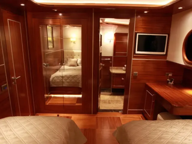 Yacht Carpe Diem V cabin
