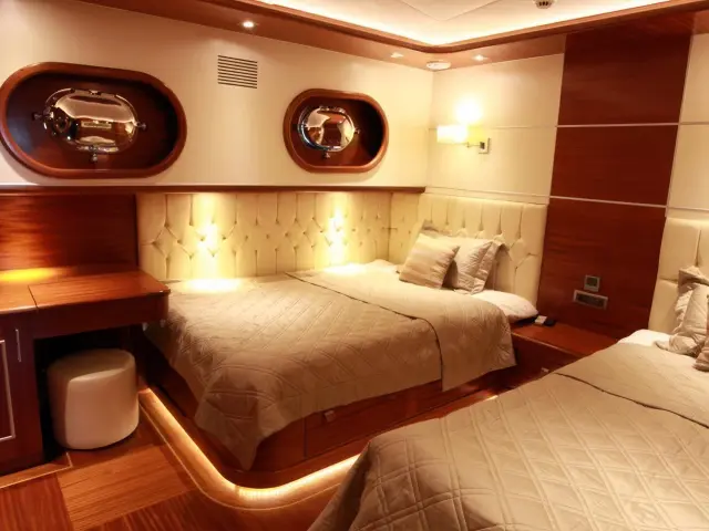 Yacht Carpe Diem V cabin