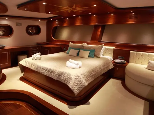 Yacht Carpe Diem V cabin