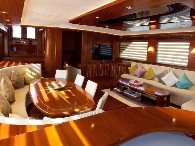 Yacht Carpe Diem V saloon