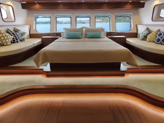 Yacht Dragon Fly cabin