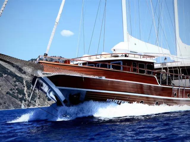 Yacht Nurten A side view