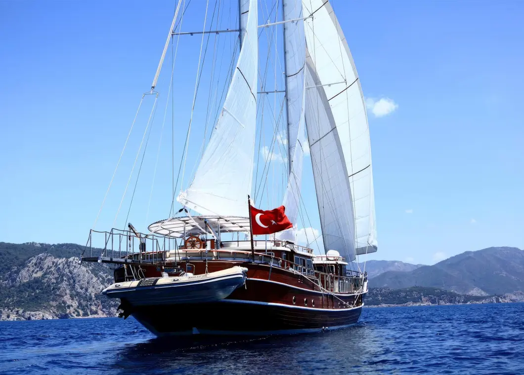 Yacht Nurten A sailing