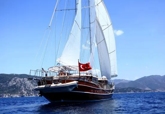 Yacht Nurten A sailing