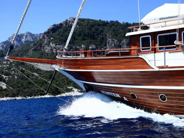 Yacht Nurten A side view